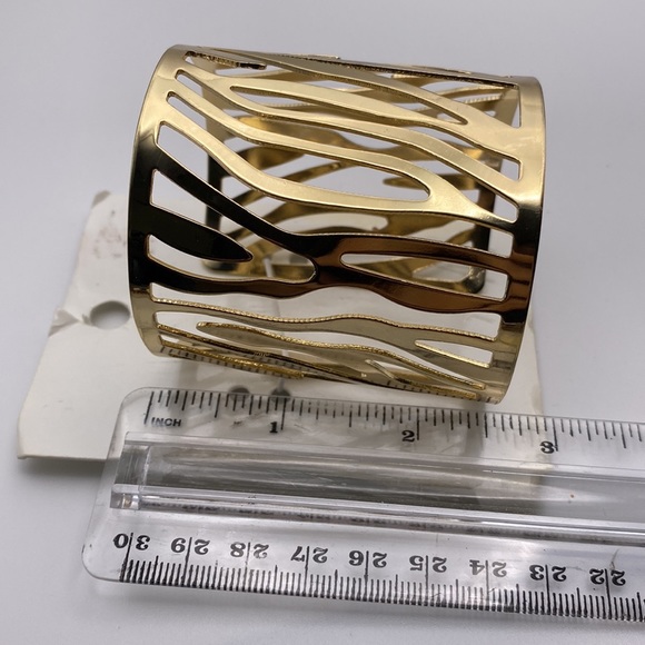 🎁 3 for $15. NWT!! H&M Yellow gold cuff bracelet - Picture 5 of 5